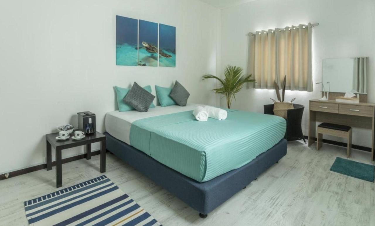 Surf Yoga Camp Hotel Thulusdhoo Ngoại thất bức ảnh