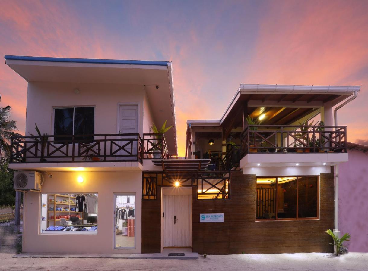 Surf Yoga Camp Hotel Thulusdhoo Ngoại thất bức ảnh