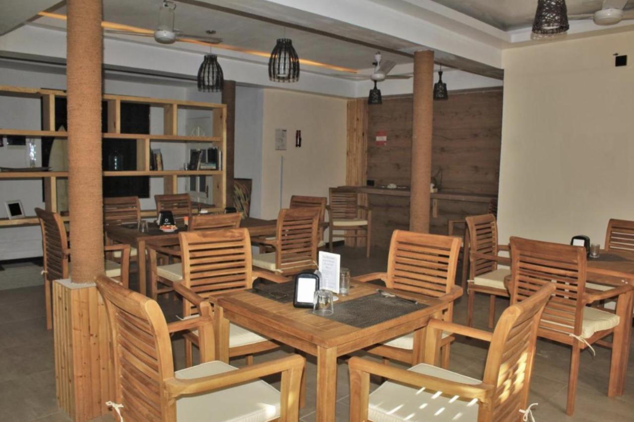 Surf Yoga Camp Hotel Thulusdhoo Ngoại thất bức ảnh