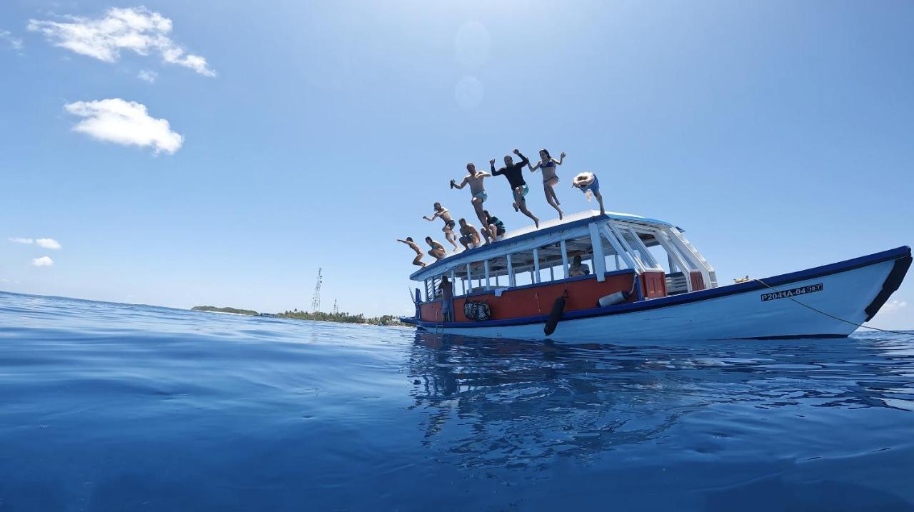 Surf Yoga Camp Hotel Thulusdhoo Ngoại thất bức ảnh
