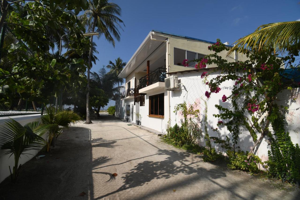 Surf Yoga Camp Hotel Thulusdhoo Ngoại thất bức ảnh