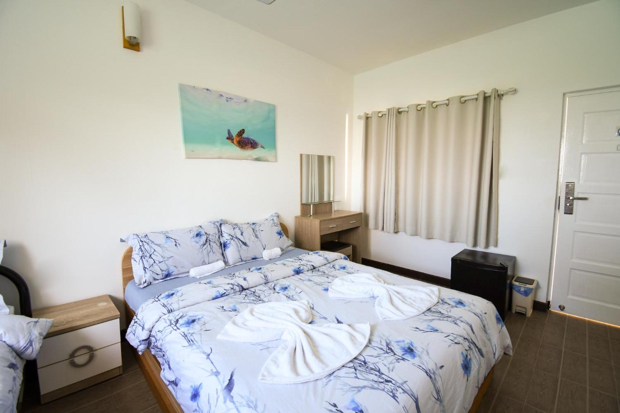 Surf Yoga Camp Hotel Thulusdhoo Ngoại thất bức ảnh
